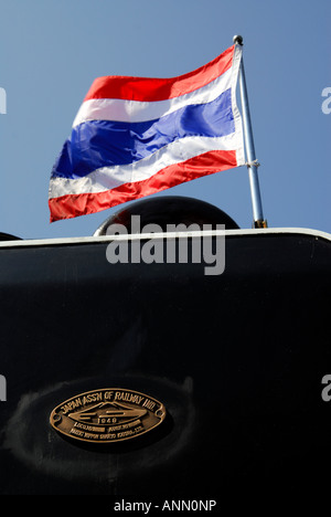 Thailändische Flagge bei Steam train in Ayutthaya Thailand Stockfoto