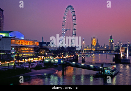 London River Thames Southbank in der Nacht Stockfoto