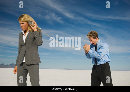 Unternehmer im Gespräch mit können und string-Telefon, Salinen, Utah, Vereinigte Staaten Stockfoto