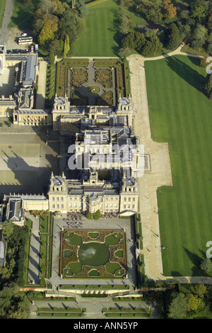 Luftaufnahme von Blenheim Palace mit Gartenanlage in der Nähe von Woodstock in Oxfordshire, einst die Heimat von Winston Churchill Stockfoto