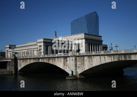 Amtrak 30th Street Station und Brücke über den Schuylkill River November 2007 Stockfoto