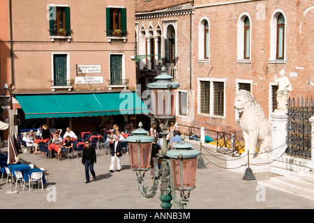 Cappuccino am Morgen an der Café, Campo de l ' Arsenal, Venedig, Italien Stockfoto