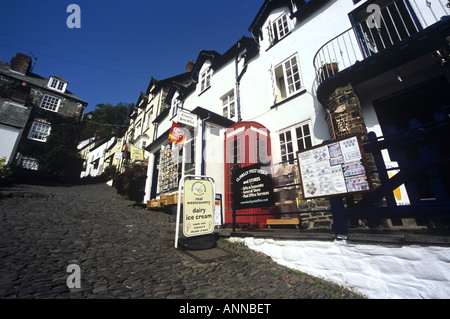 Verlassen der gepflasterten Straße, Clovelly, Devon, UK (01) Stockfoto