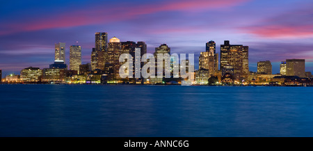 USA Boston Massachusetts finanzielle Skyline von Boston gesehen von den inner harbour Stockfoto