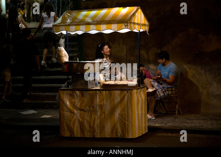 Stall verkaufen Candy Floss Popcorn bei Nacht-Catania-Sizilien-Italien Stockfoto