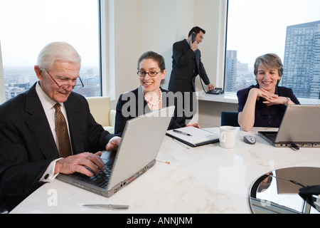Ansicht von Geschäftsleuten, die in einem Büro gearbeitet. Stockfoto