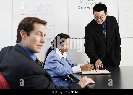 Ansicht von Geschäftsleuten in einem Büro. Stockfoto