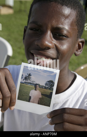 Miami Florida, Legion Memorial Park, Arts for Learning Winter Arts Festival, Festivals fair, Schüler der Grundschule, Gemeinde Black boy boys m Stockfoto