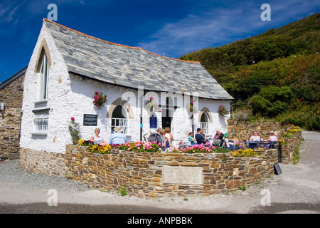 Der Hafen Light Tea Shop in Boscastle Stockfoto