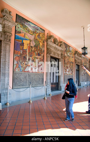 Wandmalereien von Diego Rivera im National Palace in Mexiko-Stadt Mexiko Stockfoto