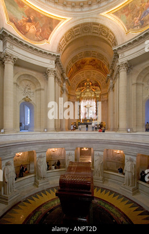 Das Grab von Napoleon Bonaparte in der Kirche von Les Invalides Paris Frankreich Stockfoto