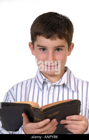 Junge mit Bibel Stockfoto