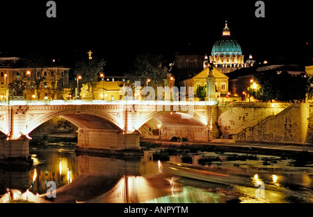 Ponte Vittorio Emmanuel II Tiber Brücke San Pietro Kathedrale Italien Rom Vatikanstadt Stockfoto