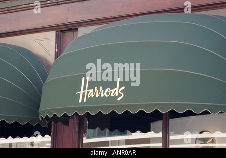 Markisen außerhalb Kaufhaus Harrods in Knightsbridge in West-London Stockfoto