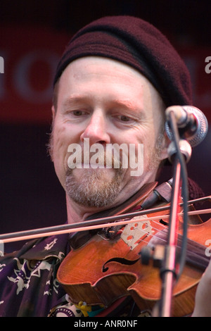 American Folk Fiddle Player Joe Craven auf der Bühne Stockfoto