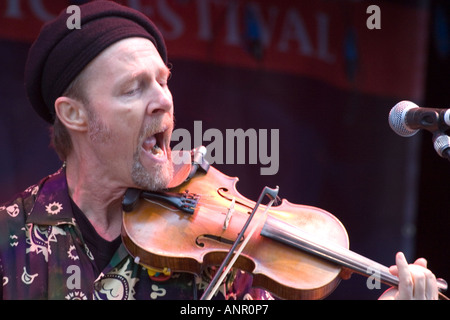 American Folk Fiddle Player Joe Craven auf der Bühne Stockfoto