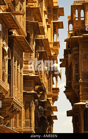 Housefronts Ornamated mit Balkon in Jaisalmer, Indien Stockfoto