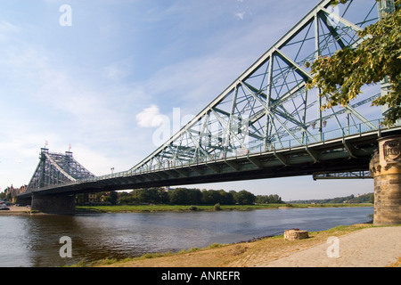 Brücke über den Fluss Elb in Dresden Stockfoto