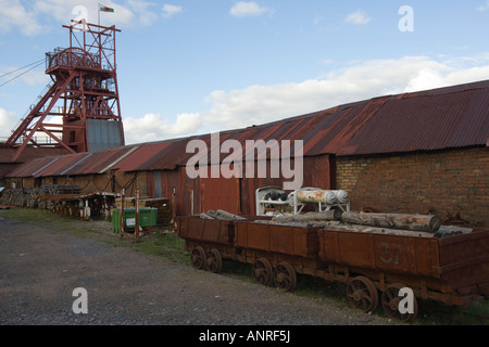 Wicklung-Maschinenhaus, Schuppen und rostigen Badewannen. Große Grube. Nationalmuseum von Wales, Blaenafon, Torfaen Bergbau. Wales. VEREINIGTES KÖNIGREICH. Stockfoto