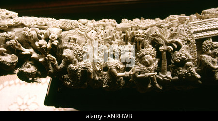 Indonesien Java Surakarta Solo Mangkunegaran Kraton Kunsthandwerk feine Elfenbein Schnitzerei Stockfoto