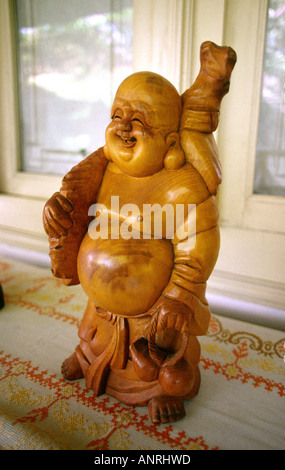Indonesien Java Surakarta Solo Mangkunegaran Kraton Kunsthandwerk Schnitzen von Buddha Stockfoto