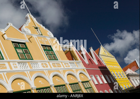 ABC-Inseln, CURACAO, Willemstad: Punda Wallgraben / Penha Gebäude / niederländische Architektur Stockfoto