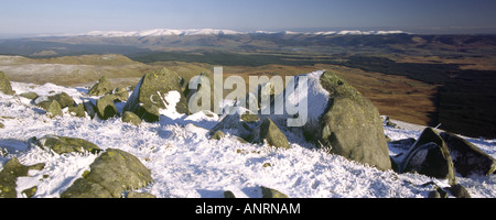 Malerische Winterlandschaft Winterschnee auf den schottischen Bergen auf Queensberry in Lowther Hills Blick auf Moffat Hills Scotl Stockfoto