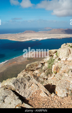 La Graciosa Insel von El mirador del Rio auf dem benachbarten Lanzarote.g Stockfoto