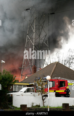 Feuer bei Nelson Stanley Scrapyard Poole Dorset England UK Stockfoto