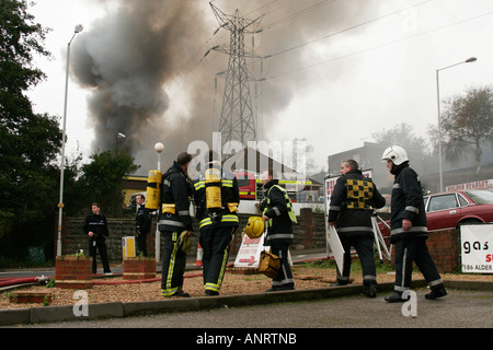 Feuer bei Nelson Stanley Scrapyard Poole Dorset England UK Stockfoto