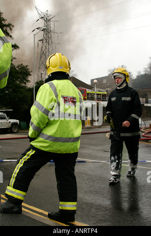 Feuer bei Nelson Stanley Scrapyard Poole Dorset England UK Stockfoto