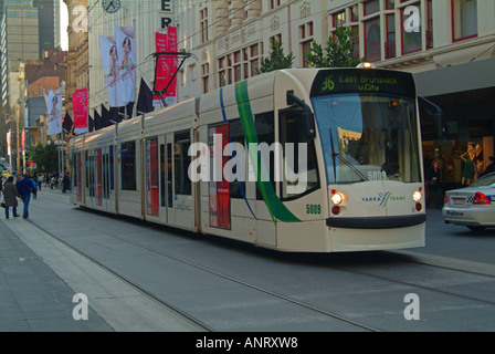 Straßenbahn in Bourke Street Melbourne Australien Stockfoto