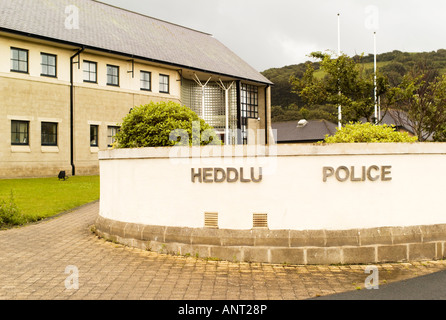 neue moderne Polizei - Bilingual Walisisch und Englisch unterschreiben - Heddlu Polizei - Aberystwyth Wales UK Stockfoto