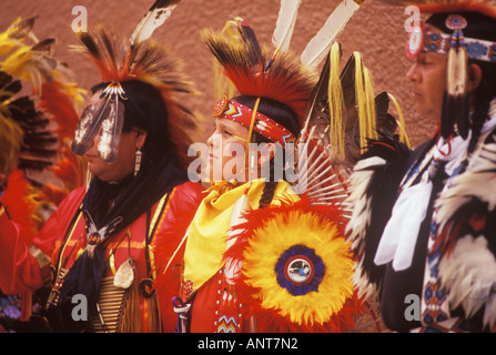 American Indian Kiowa Comanche Tänzer Plains Indian Tribe Gallup Inter Stammes-indische zeremonielle Gallup-New-Mexico Stockfoto