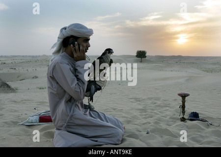 SIND, Vereinigte Arabische Emirate, Dubai, 22.05.2005: Falconer, für die Jagd Stockfoto