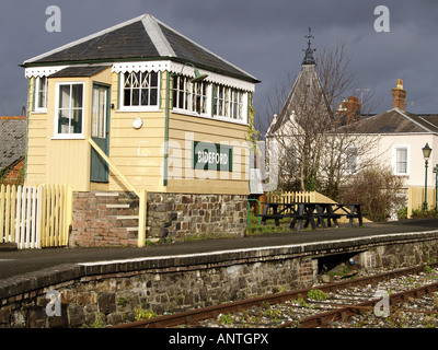 Bahnhof Bideford, Devon, Großbritannien Nicht mehr im Dienst, jetzt als Touristeninformation verwendet. Stockfoto