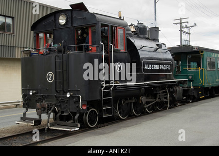 Alberni Pacific Dampflok und Zug vor einer touristischen Ausflug, Port Alberni, British Columbia, Kanada Stockfoto