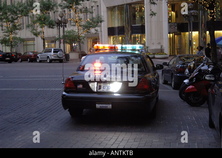 Ein State Trooper s Fahrzeug in Monument Circle Indianapolis am frühen Abend Zeit. Stockfoto