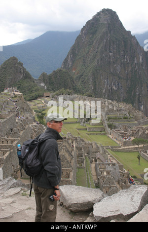 Backpacker auf der Suche nach Machu Picchu, Cusco, Peru, Südamerika Stockfoto