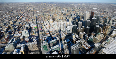 Panoramablick auf die Innenstadt von Hochhäuser und Toronto North im Winter vom CN Tower Stockfoto