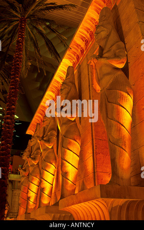 Nachahmung ägyptische Architektur in der Lobby Casino Hotel Luxor Las Vegas Nevada, USA Stockfoto