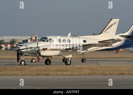 Beech C90B King Air Turboprop commuter Ebene am Vorfeld geparkt Stockfoto