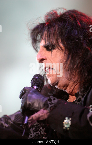 Alice Cooper, früher bekannt als Vincent Damon Furnier in Nottingham Indoor Arena, Nottingham, UK Stockfoto