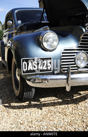 Nahaufnahme einer 1940 Buick Sedan Grill und Registrierung Frontplatte auf dem Display bei einer Fahrzeug-Kundgebung in England. Stockfoto