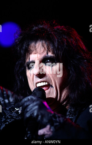 Alice Cooper, früher bekannt als Vincent Damon Furnier in Nottingham Indoor Arena, Nottingham, UK Stockfoto