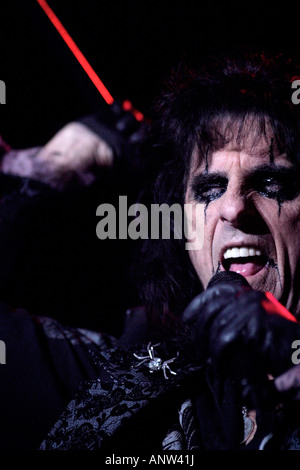 Alice Cooper, früher bekannt als Vincent Damon Furnier in Nottingham Indoor Arena, Nottingham, UK Stockfoto