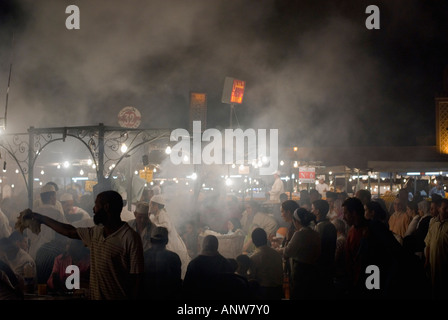 Marokko, Marrakesch, Nachtleben, Djemaa El-Fna Stockfoto