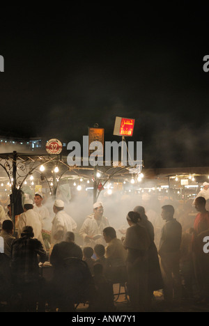 Marokko, Marrakesch, Nachtleben, Djemaa El-Fna Stockfoto