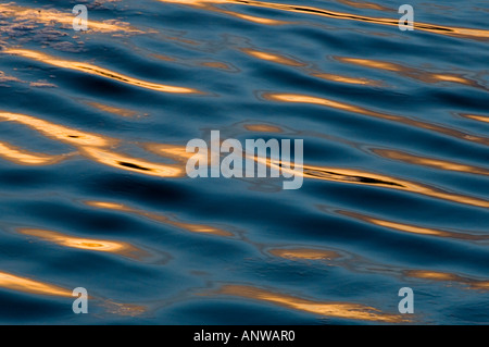 Winter-abstrakt-Eis und Wasser am Vermilion River, größere Sudbury Ontario Stockfoto