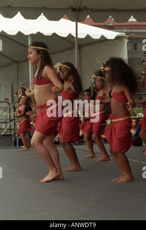 Junge polynesische Tänzer Stockfoto